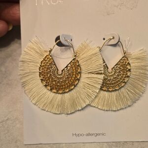 Beautiful Gold And Cream Fringe Earrings. New.